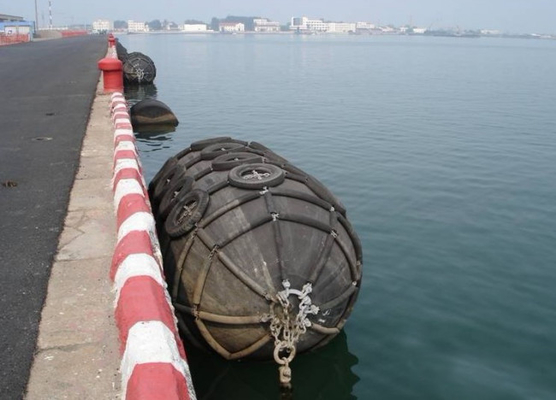 De Verklaarde Yokohama Drijvende Stootkussens van Marine Rubber Sling Fender Ship BV