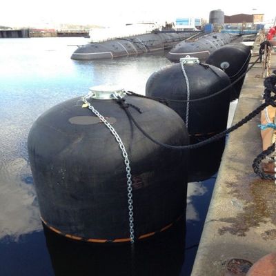 kwaliteit  Navy 50kpa Submarine Fender Hydro Pneumatic Rubber Fenders Customized Sizes Fabriek