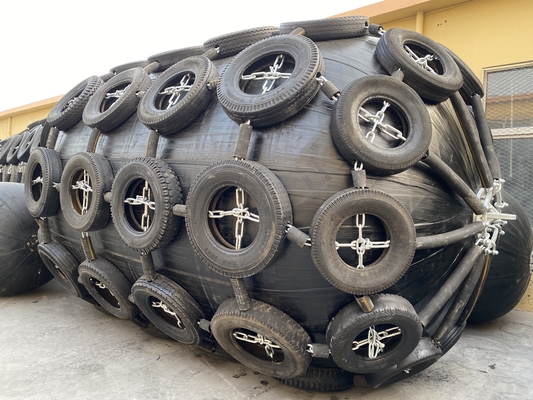 Gepersonaliseerde lengte pneumatische rubber fender met rubber gedompeld band koord stof
