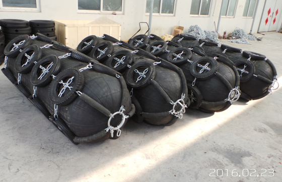 ISO17357 de onderzeese Pneumatische Rubberstootkussens Hete Onderdompeling die van de Stootkussenboot Toebehoren galvaniseren