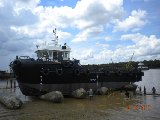 Rolschip dat Marine Airbags lanceert