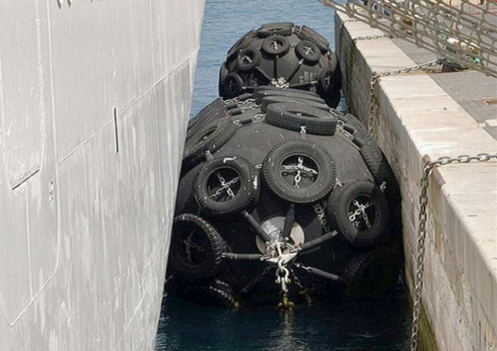 Van de de Vliegtuigenband van de pierbescherming het Stootkussen Marine Pneumatic Yokohama Rubber Fender
